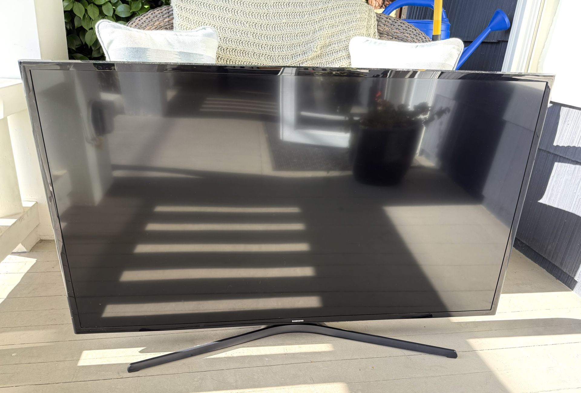Samsung 42.5” Flat Screen TV