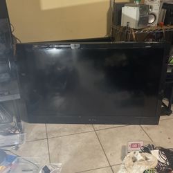60 Hinches Insignia Tv Is Sale W Mount Wall Pice