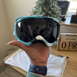 Oakley snowboard goggles. Yes it’s available!