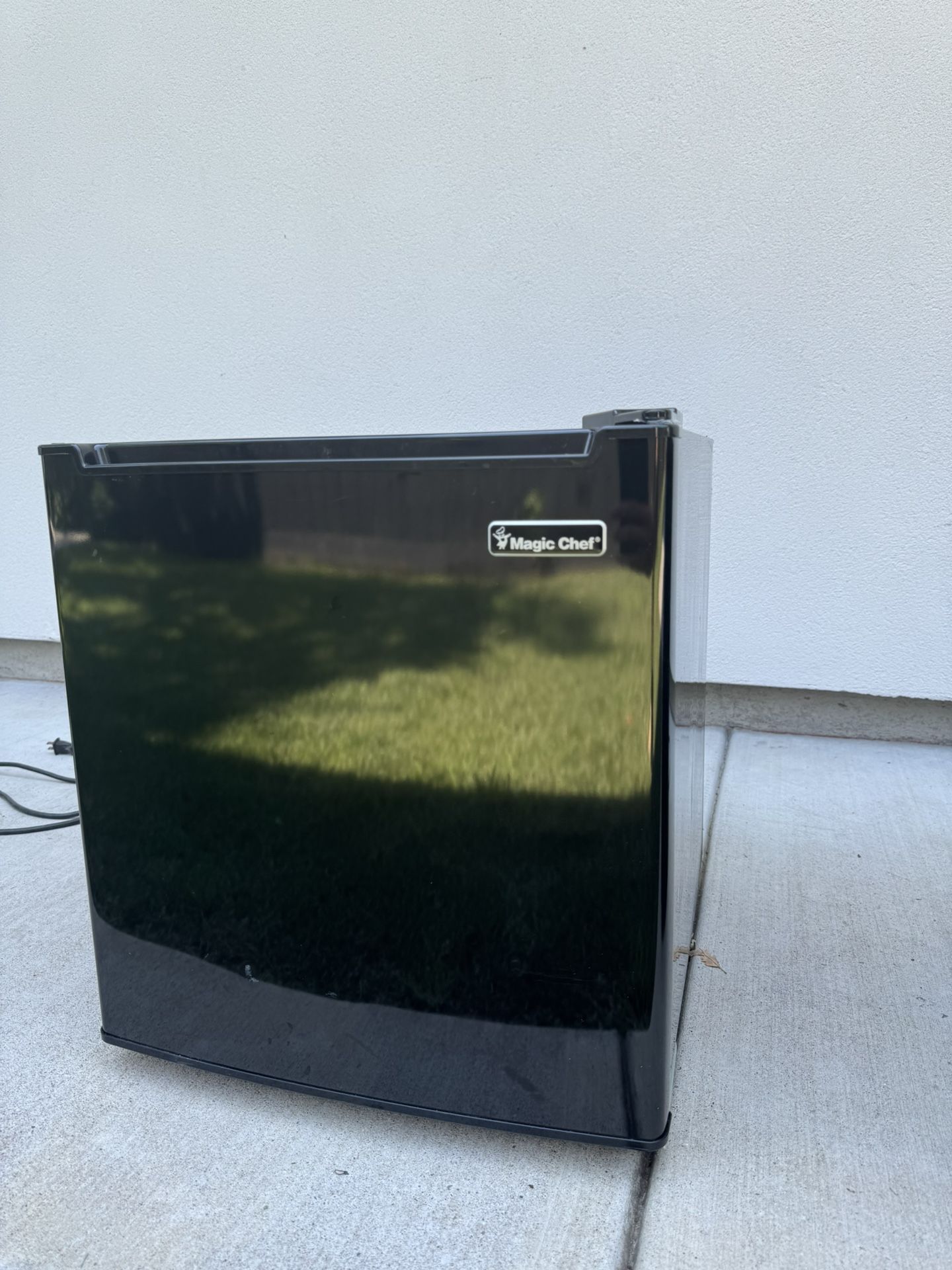 Magic Chef Mini Fridge 