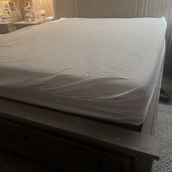 King Size Bed (Matress Not Included)