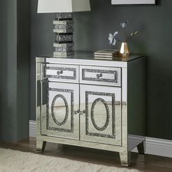 Glam Bling Home Decor Accents - Mirrored 2-Drawer Accent Storage Cabinet - Mesa Gabeta de Accento Vidrio Brillantes