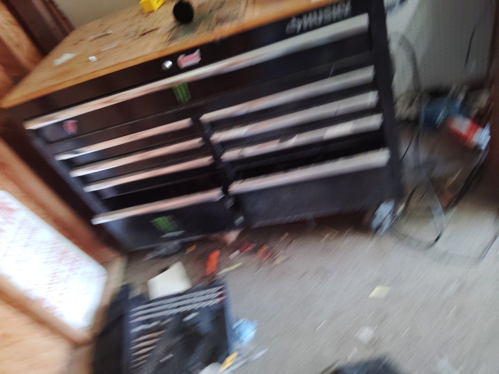 Husky Tool Bok