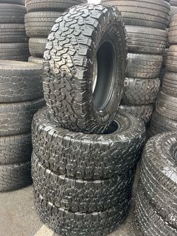 LT 285/70/R17 marca BFGOODRICH las 4 llantas usadas instaladas y balanceadas