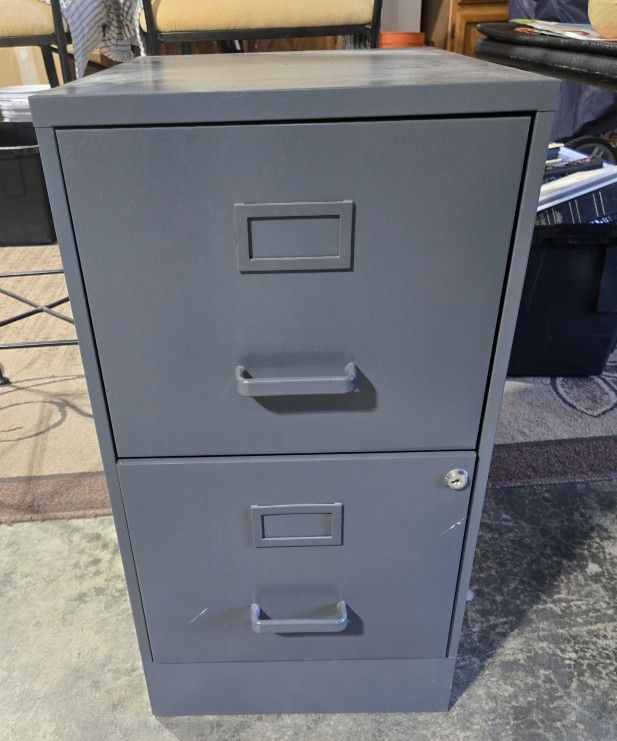 METAL FILING CABINET