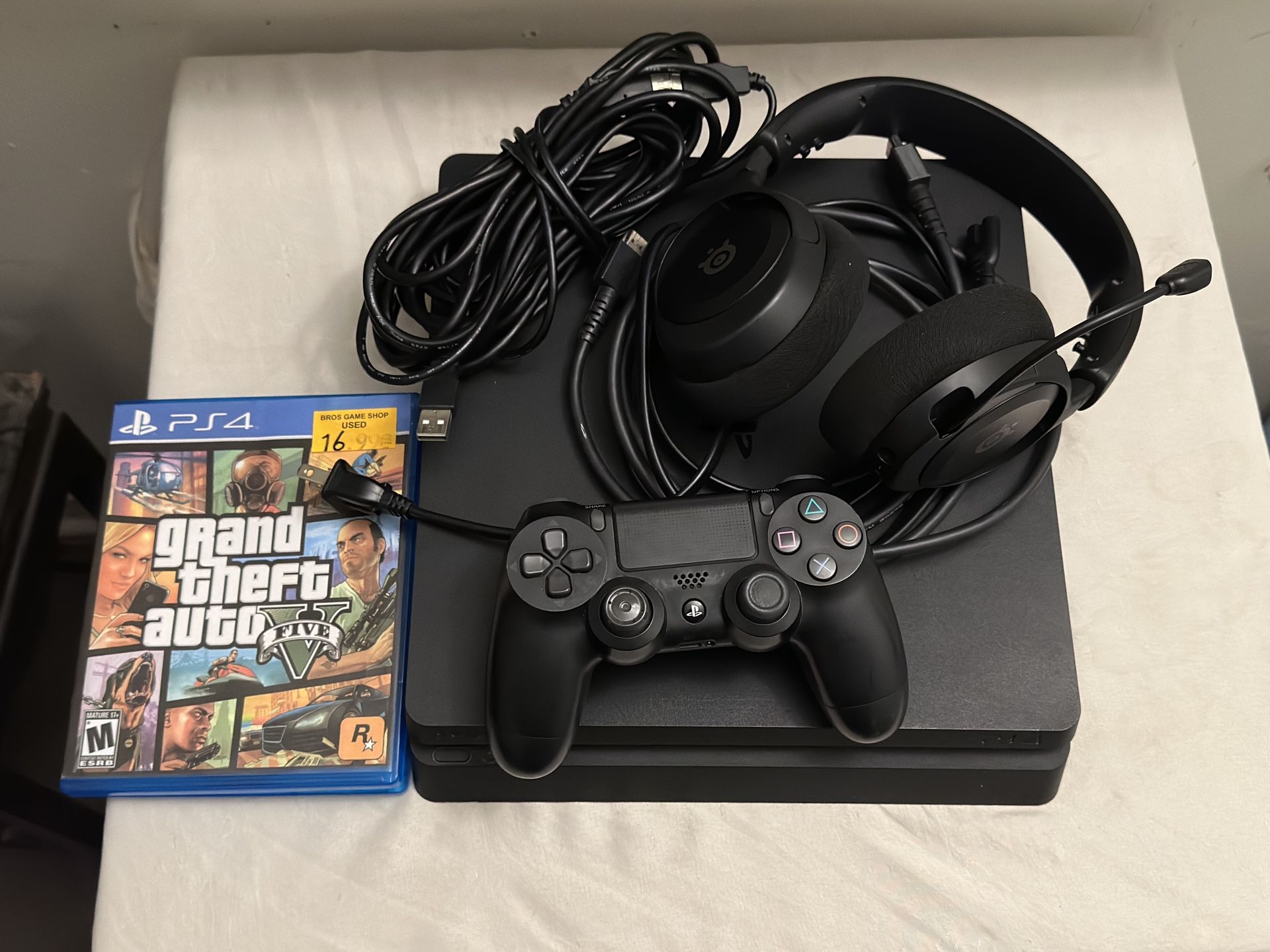 PS4 W/ GTA 5 and Black Ops Cold War!