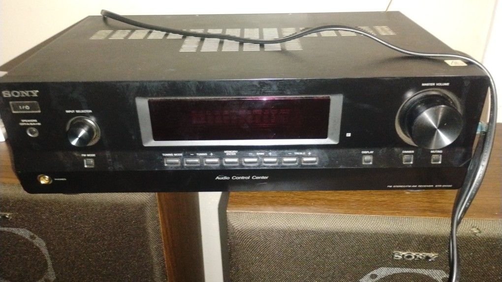 Sony Stereo And Pair Of Matching Sony Seakers