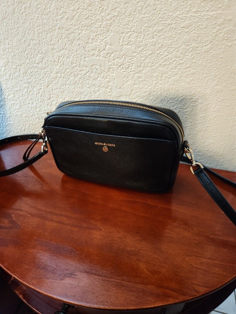 MICHAEL KORS BLACK PURSE 