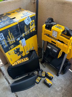 DEWALT 2x20V MAX 21 in. Cordless Battery Powered Self Propelled Lawn Mower Kit with (2) 10 Ah Batteries and Chargers
