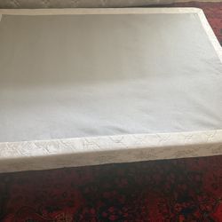 QUEEN SIZE SPRING BOX