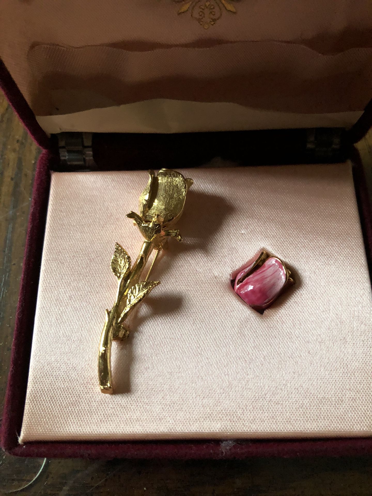 Beautiful Avon ROSE pin With Interchangeable Rose Brand New Never Removed From Box