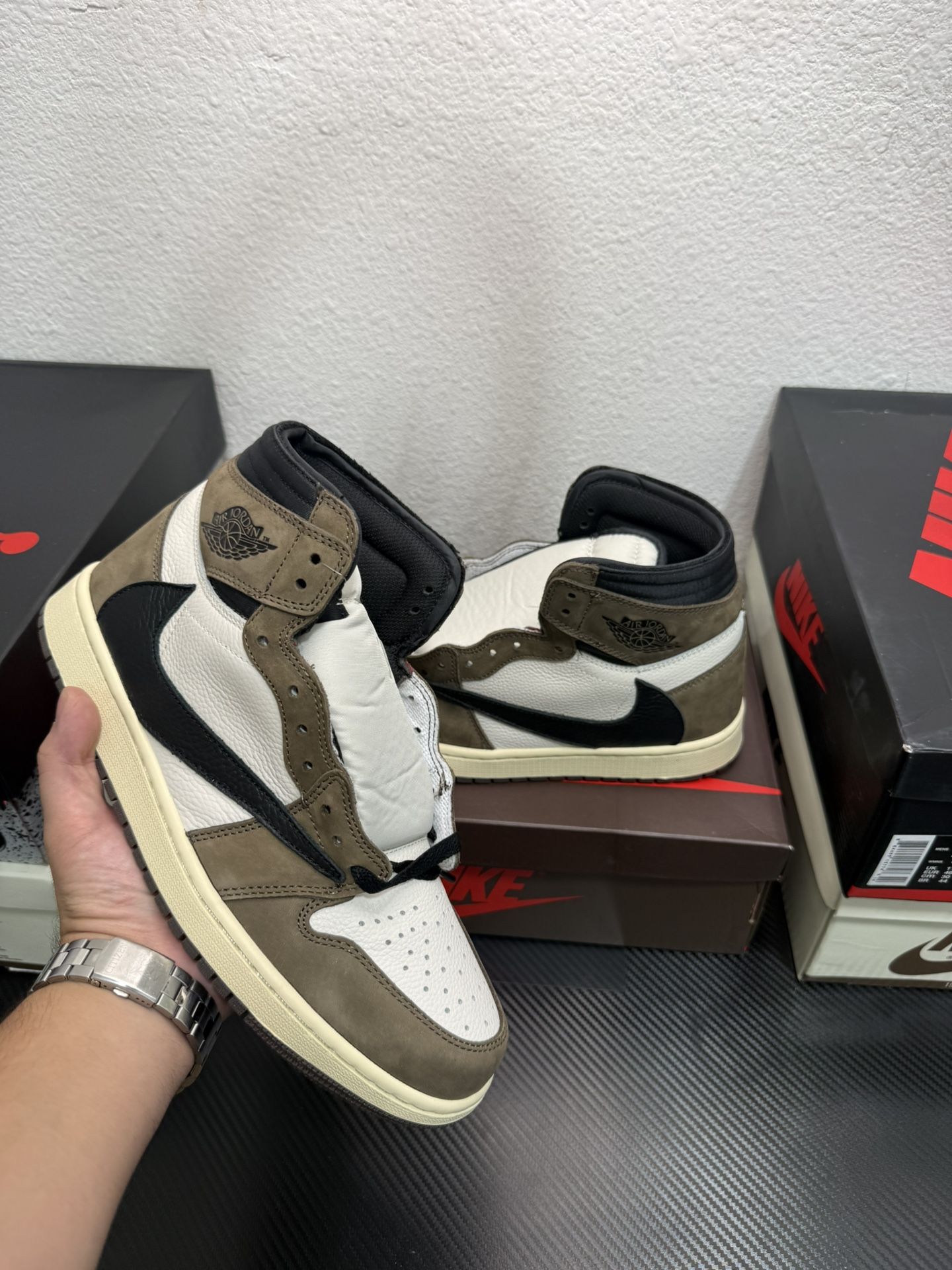 Aj1 High Nike Air jordan 1 High travis scott Dark mocha size 7,7.5,8,8.5,9,9.5,10,10.5,11,12 
