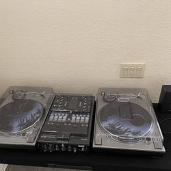 Dj equipment 