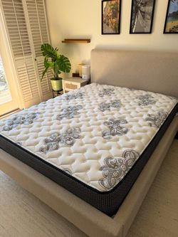 Queen mattress VERY CLEAN