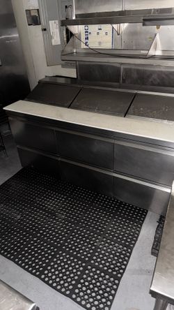 72 In Sandwich Refrigerator With Refrigerated Drawers