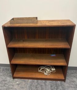 3-Shelf Bookcase / Bookshelf – Great Condition (W36.5 x H40)