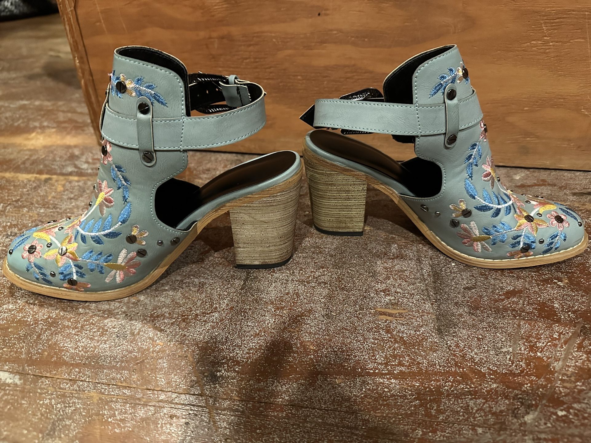 Woman’s Shoes