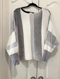 Plus size womens sweater 2XL white and gray