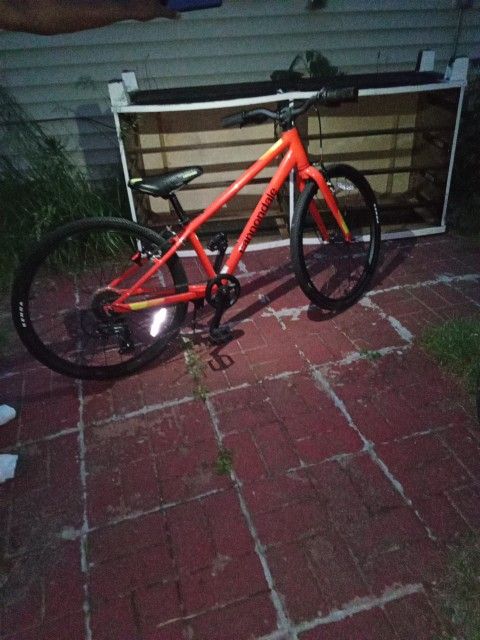 Women's Cannondale Bike