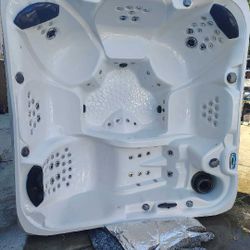 Hi End 6 Person Lounger Spa   .................