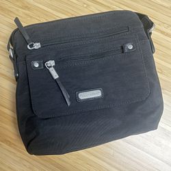 Baggallini Let’s Escape Crossbody Bag RFID Wristlet Black