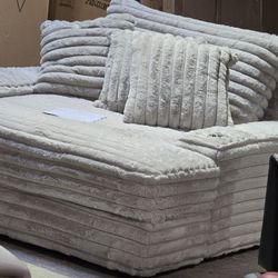 Double Chase Couch For Sale Free Delivery 🚚