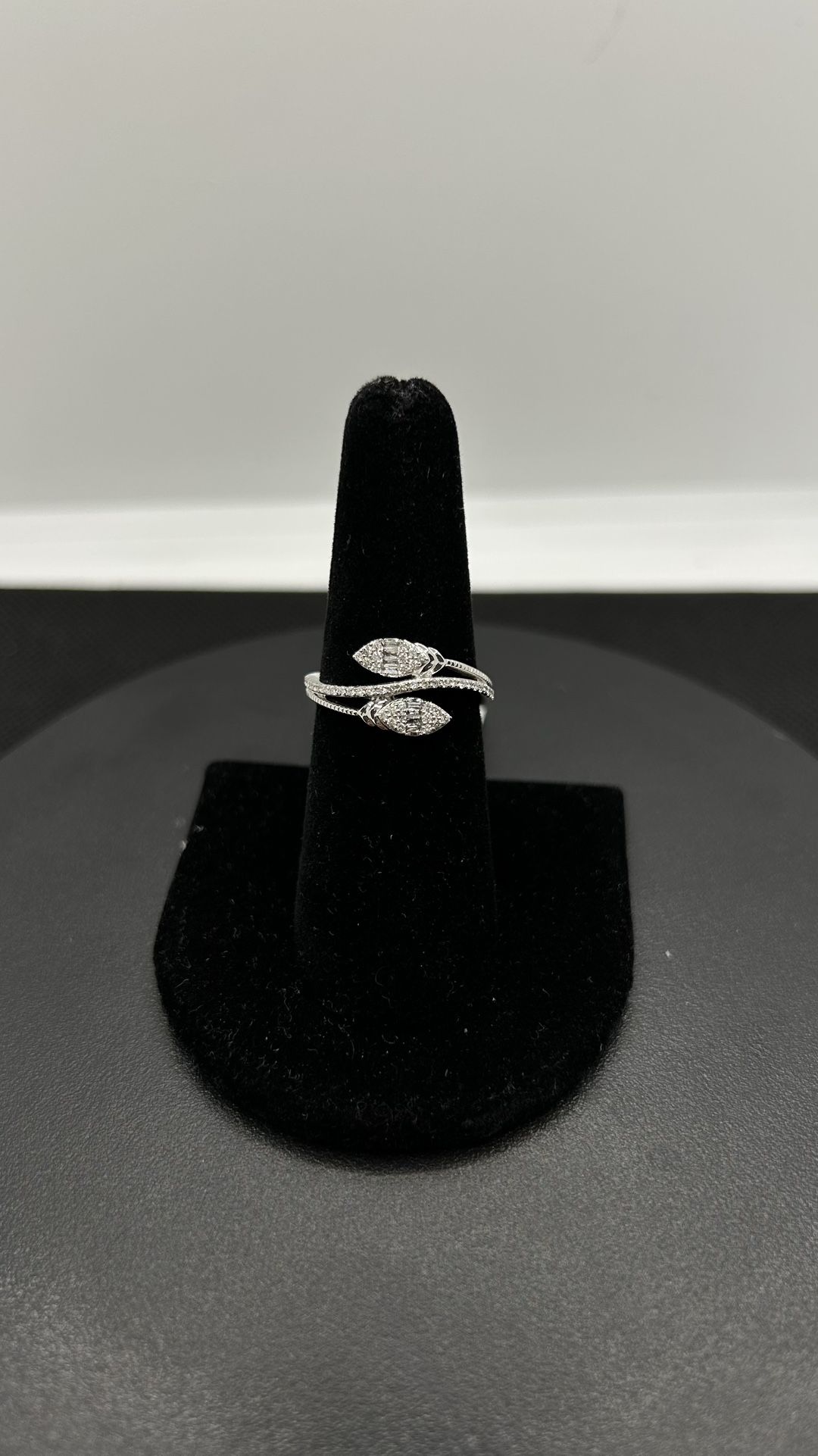 14KW .25CTW Leafy Ring W/ Baguettes