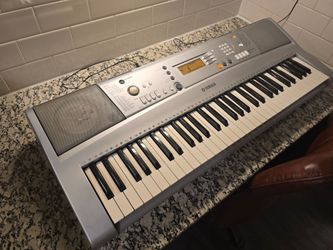 Yamaha YPT-300 61-Key Digital Keyboard
