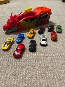 Hot  Wheels  City  Dragon  Launc h Transporter, Spits Cars From Its Mouth, Gift for Kids 3 Years & up!!