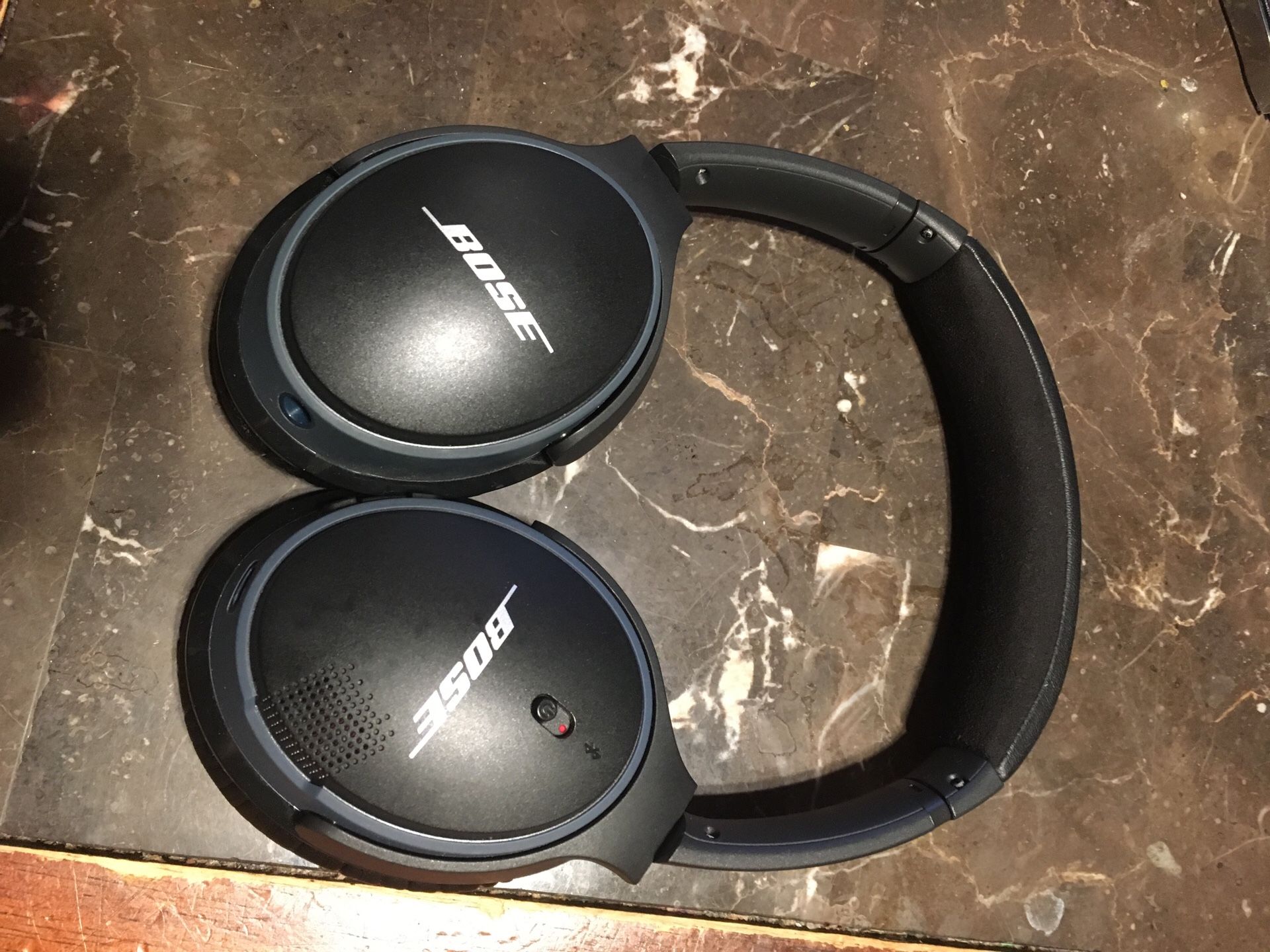 Bose Soundlink Around Ear Wireless Headphones II - Black