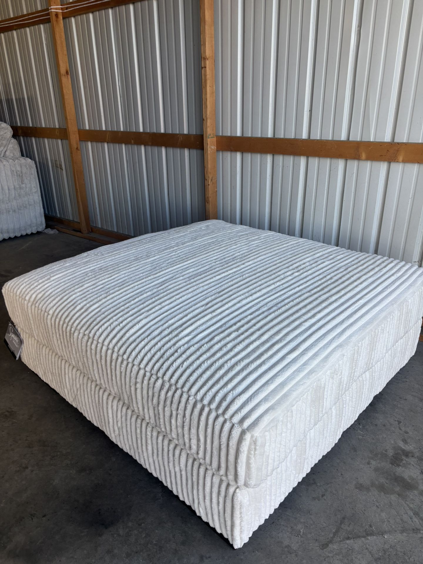 New Ashley Lindyn Oversized Ottoman