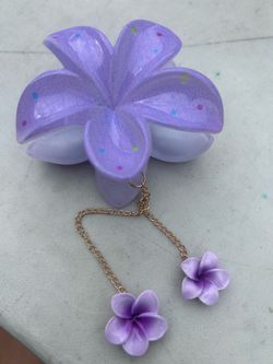 Flower clip with chain