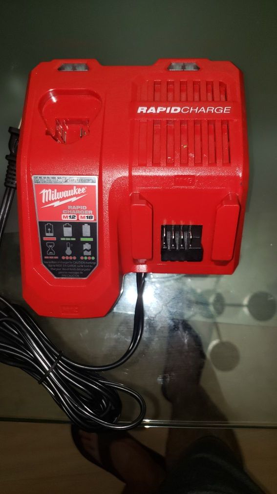 Milwaukee m18 -m12 rapid charger