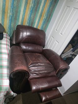 Recliner leather/ sillon reclinable de piel