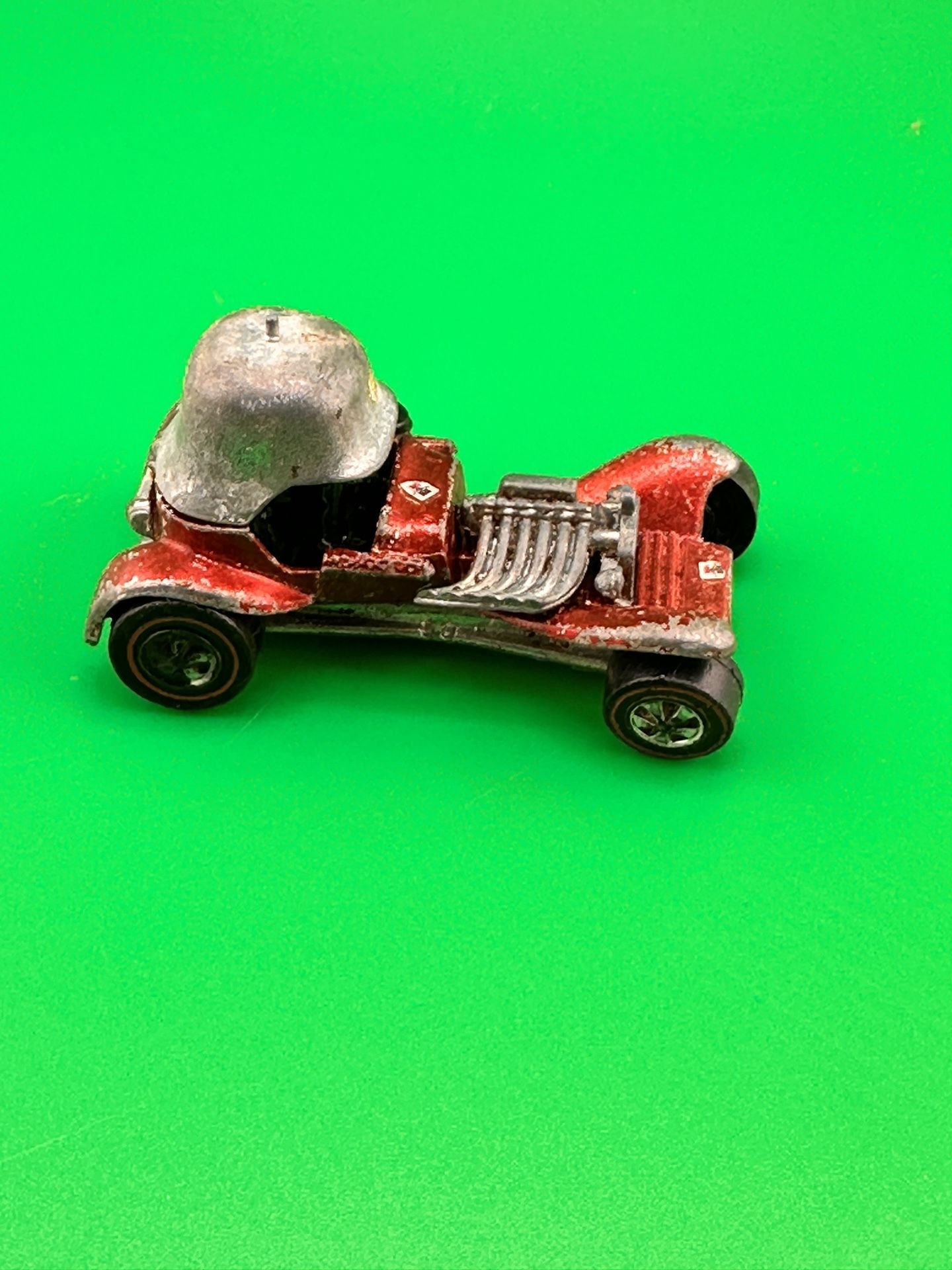 HOT WHEELS 1969 RED BARON Redline Hong Kong Pointy Helmet Red exterior black in