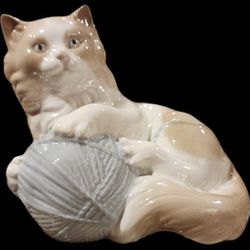 Lladro Nao #257 Cat Figurine With Yarn