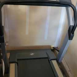Treadmill - Nordic Track C2050 - FREE