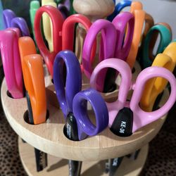 21 Crazy Craft Scissors on a Spinner Stand, Like-New