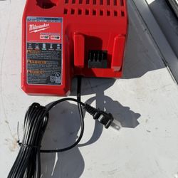Milwaukee M12 & M18 Battery Charger 