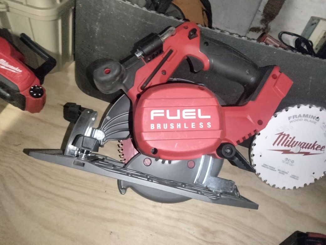Milwaukee 7 1/4 Saw