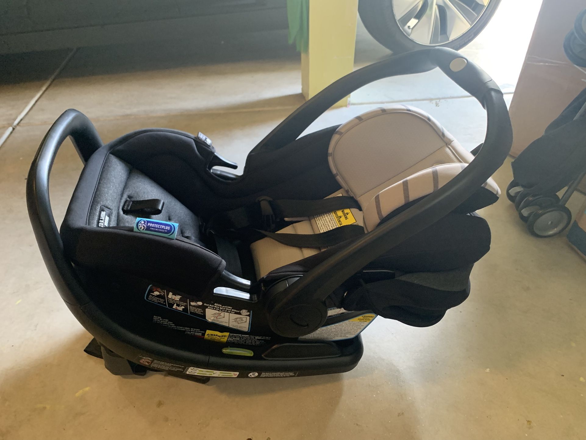 Graco Snug fit Infant Car Seat