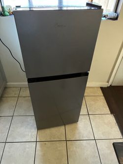 mini fridge w/ freezer