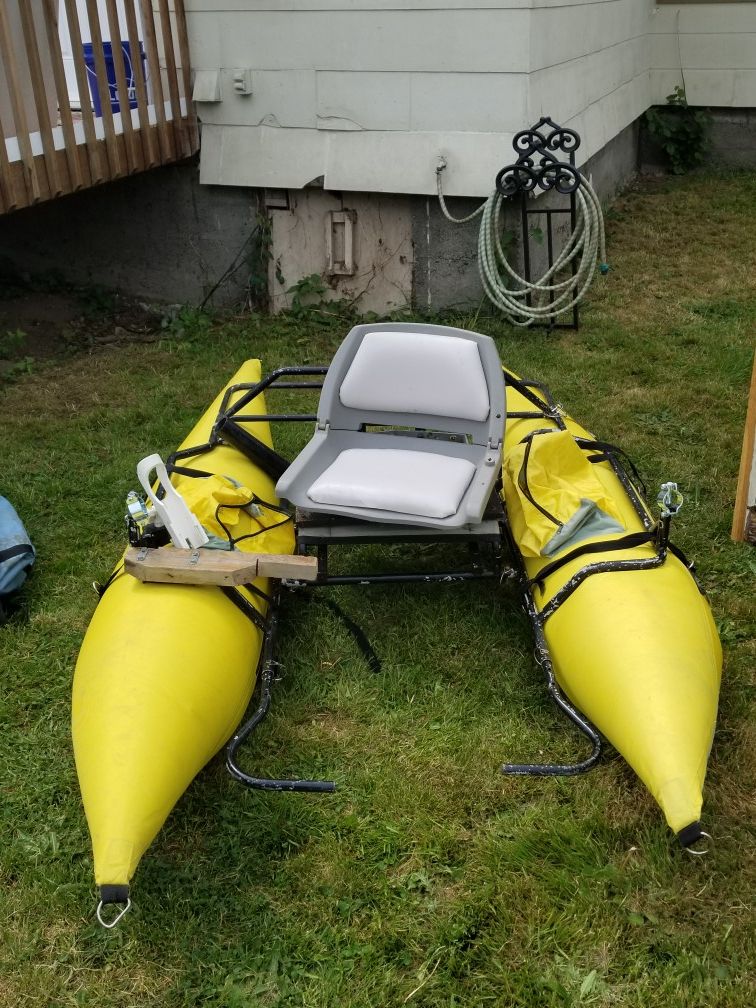 Pontoon boat-creek company