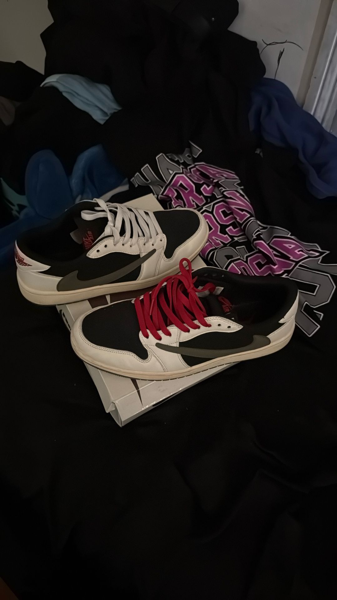 Traviss Scott x Air Jordan 1 Retro Low