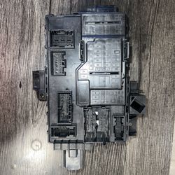 2011-2013 BL1T 15604 AA Ford Expedition Lincoln Navigator Fuse Box Relay Unit