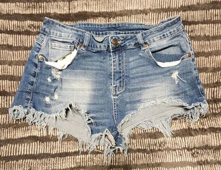 Used Distressed/Cutoff Denim Shorts Size L