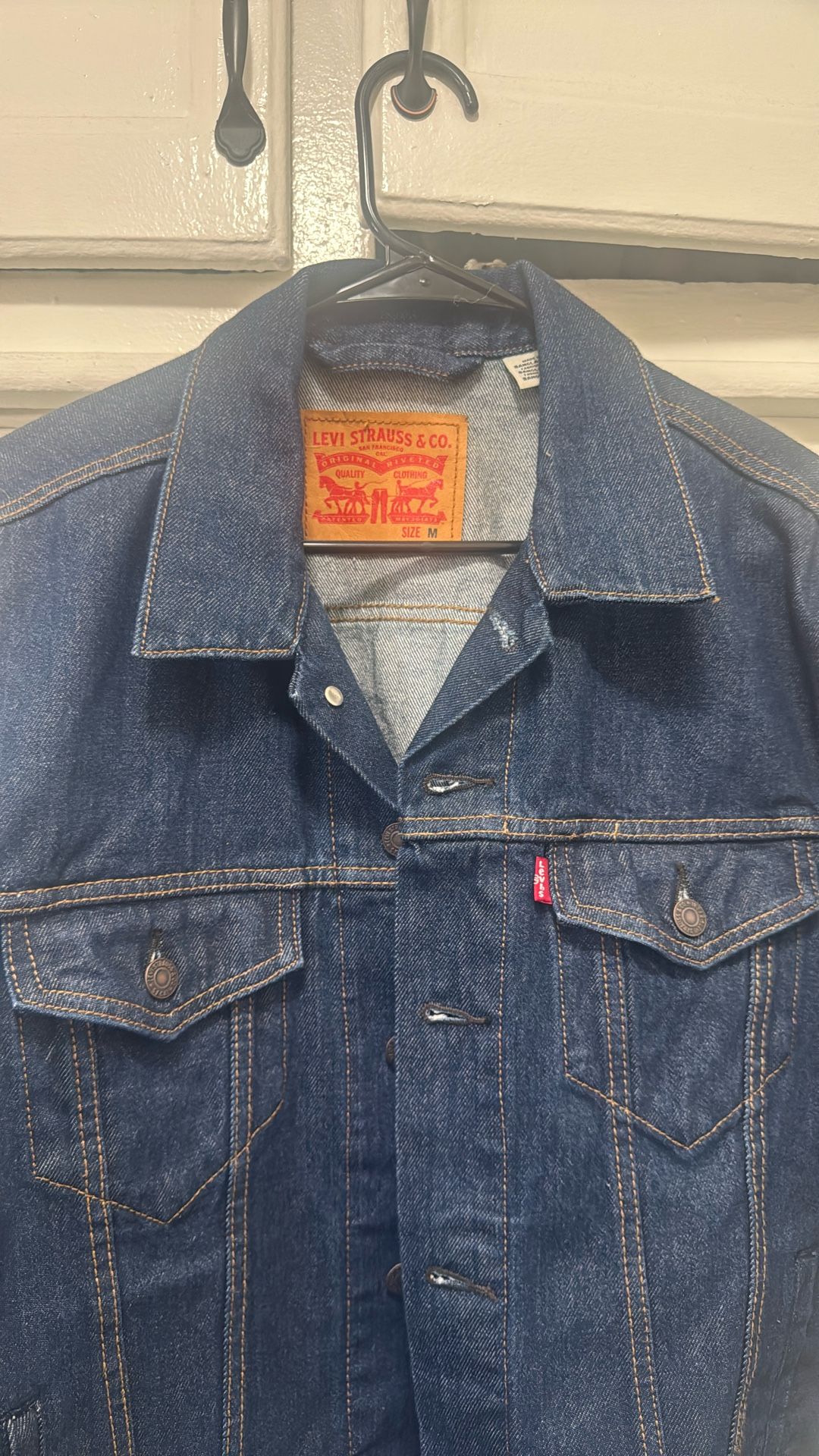 Levi’s jean jacket size medium men’s