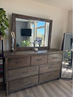 Queen Furniture Bedroom set