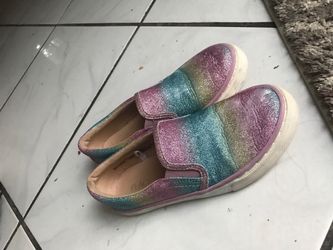 Girl shoes shoes size 3 2$ each