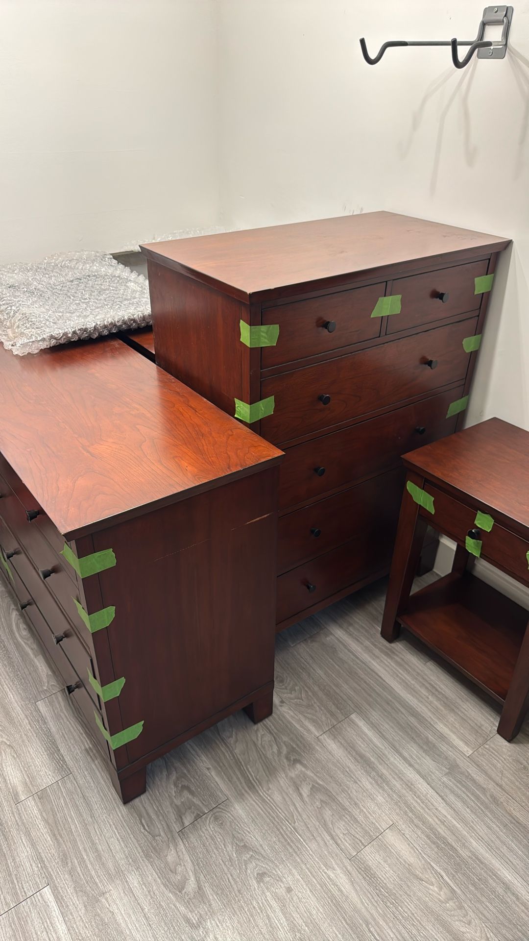 6 Piece Hardwood Bedroom Set (plus mirror)